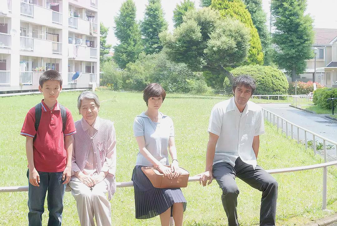 《比海更深》:是枝裕和的电影像是什么都没说,却让人感触良多