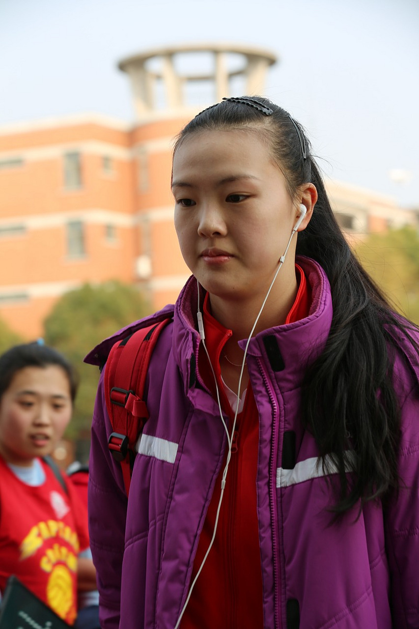 近日关于中国女排主攻手金烨遭到解约的消息引发热议