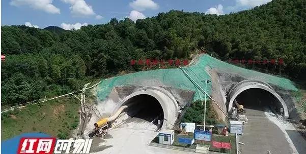 长益高速扩容工程乌山隧道单幅顺利贯通