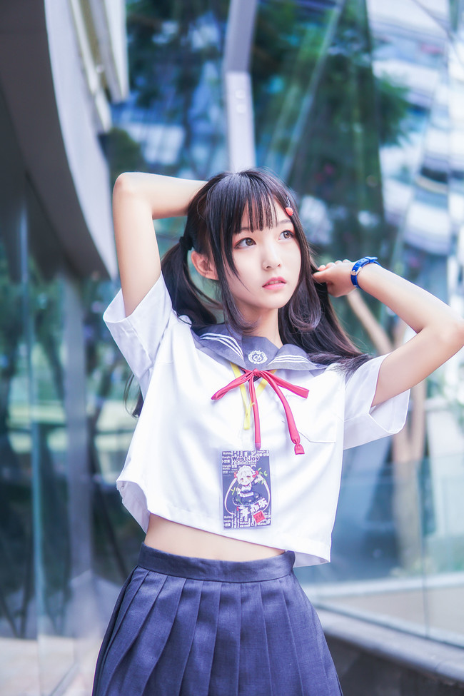 可爱的双马尾小姐姐穿上水手服,网友:真是太可爱了