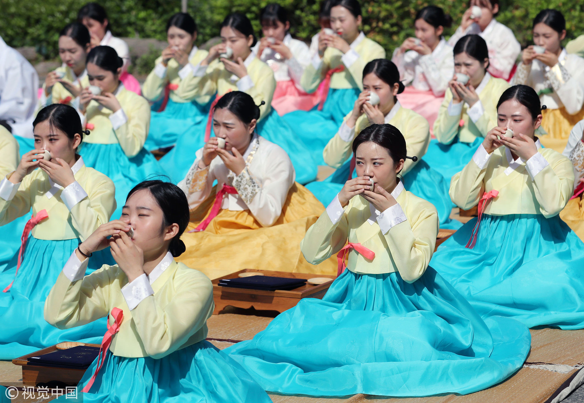 韩国举行传统成年礼仪式 女生及笄男生加冠