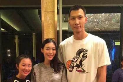 31岁韵味十足,和易建联结婚后很"