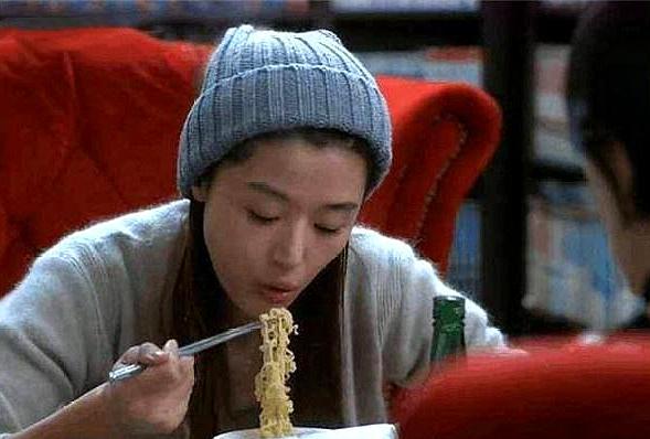 韩剧的女主为什么都爱吃泡面,是形势所迫还是另有深意,答案在此