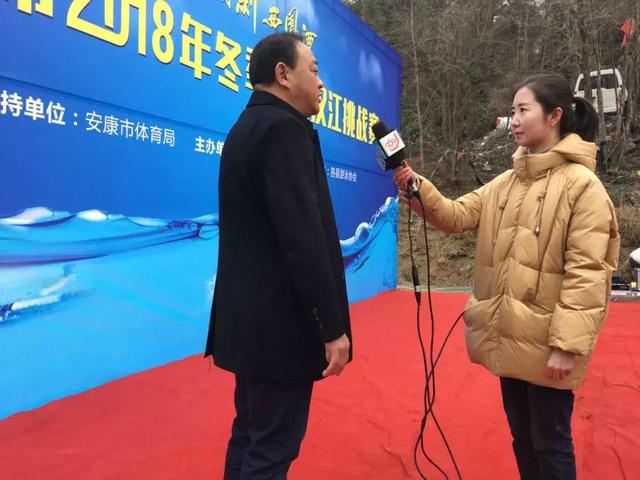 3!200多个安康人跳进汉江激情畅游!