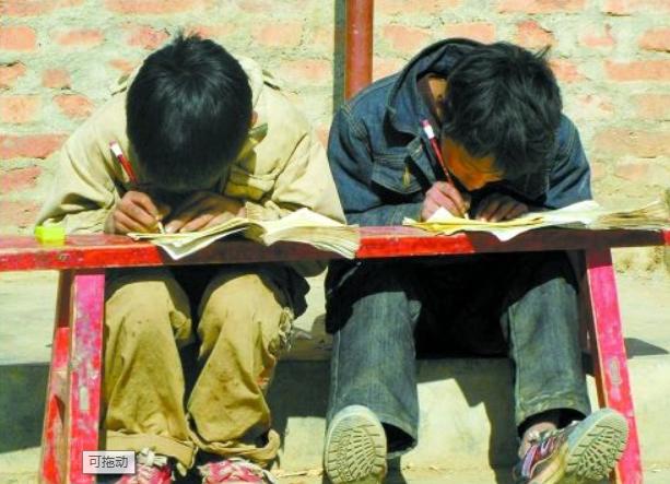 孩子上课"抖腿"遭批评,没想到孩子一句话,就让老师顿时泪目