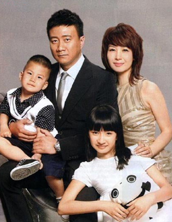 胡军妻子卢芳资料曝光,揭秘两人鲜为人知感情史