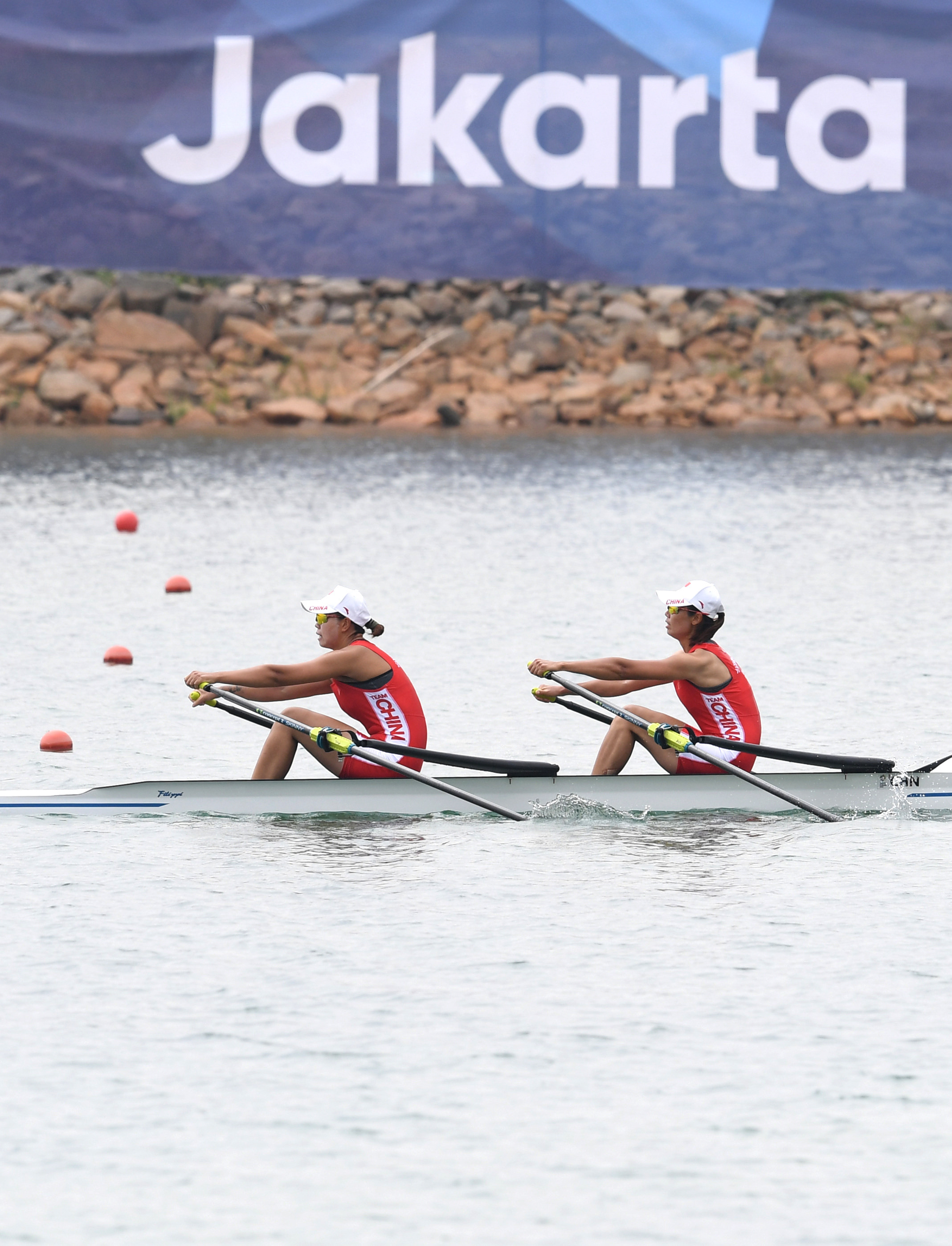 赛艇——中国选手江燕,李晶晶获得女子双人双桨冠军(1)
