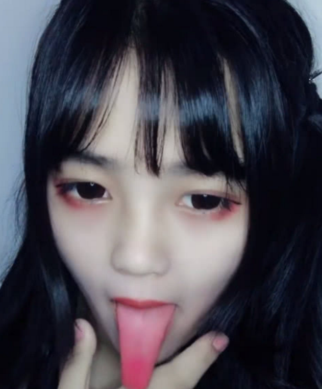 抖音"长舌妇"火了,当她吐出舌头后,网友:真只是用来吃饭的?