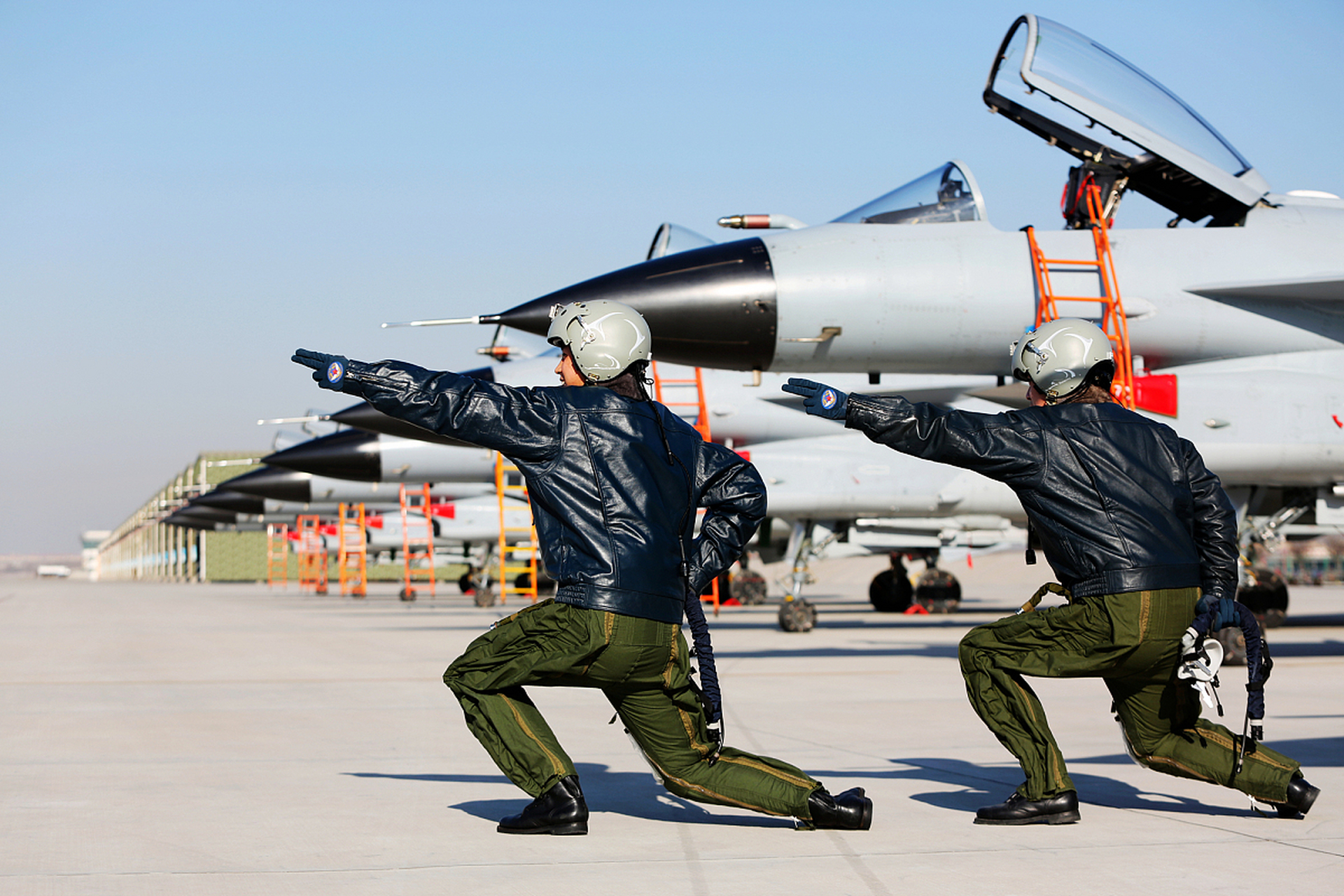空军越来越需要滑翔炸弹丨军事 近日,一架隶属于俄空天军的su