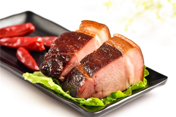 腌猪肉时,只放食盐可不行!粤菜大厨:多加"这2味",腊味十足