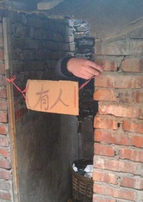 爆笑gif:真心的不想和这样的女汉子坐一桌啊!