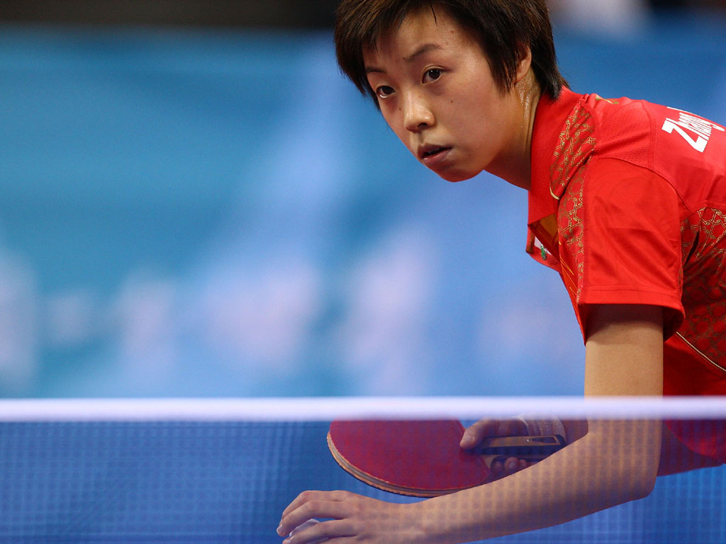 正在意气风发的时候因为比赛的失利落选了2003年世乒赛,让李晓霞大病