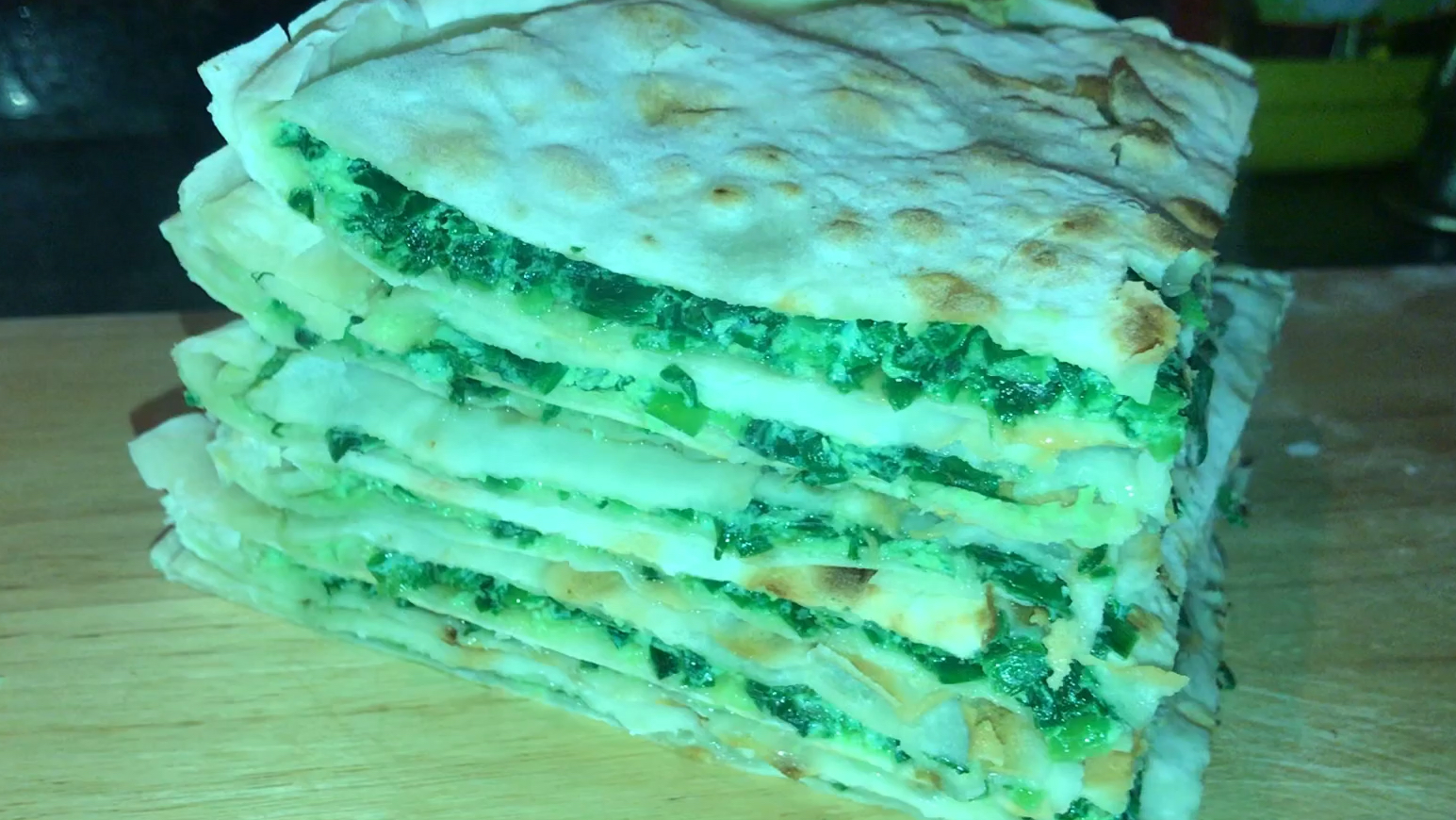 塌韭菜盒子,小时候妈妈经常做的,还是那个味