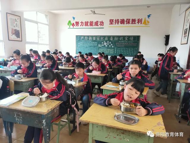 李家镇小学"八个规范"确保高年级学生顺利开学