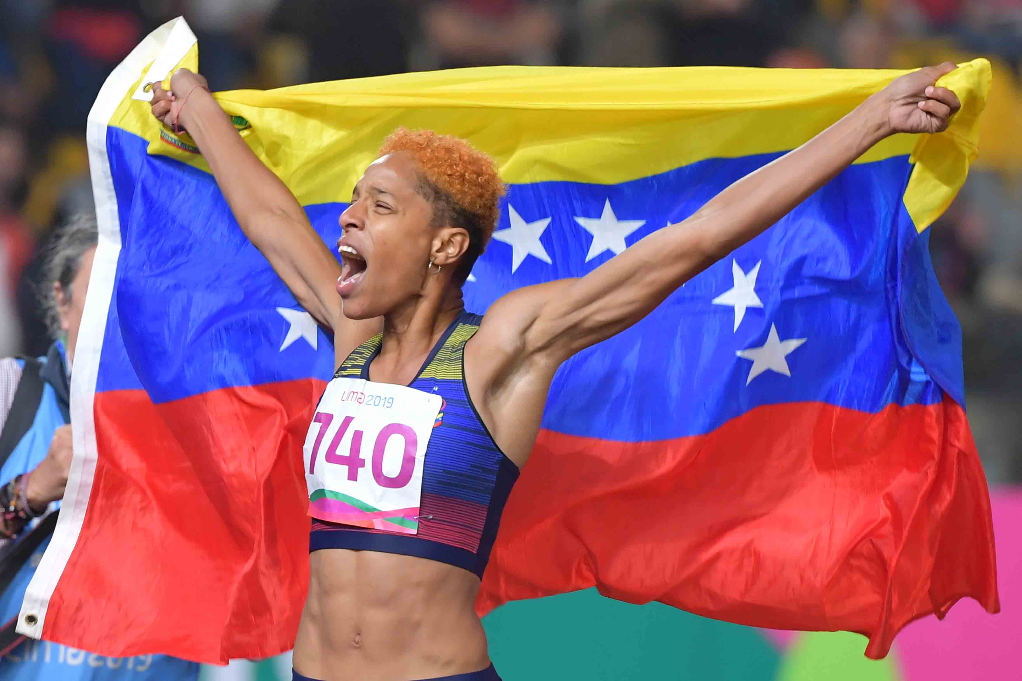 泛美运动会——委内瑞拉选手获田径女子三级跳冠军