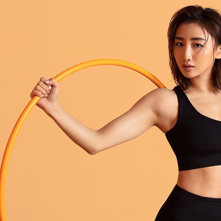 恋爱后更开放,何雯娜大秀唯美写真,身材紧致眼神勾人