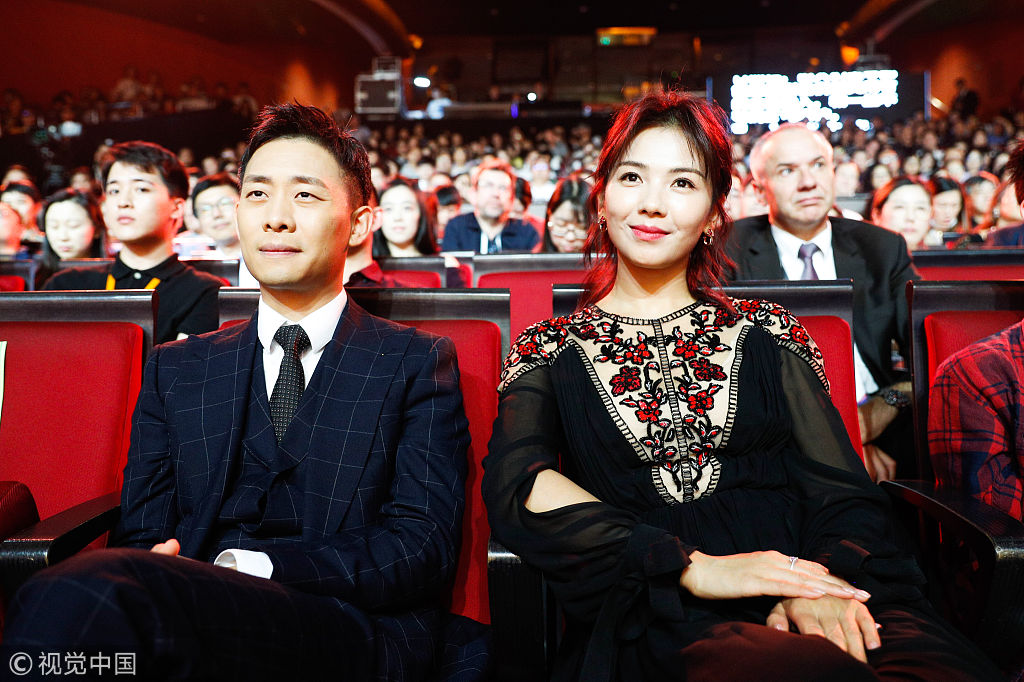 优雅性感自由切换!刘涛出席国剧60周年盛典  登台演讲饱含深情