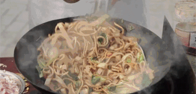 炒河粉,别直接下油锅!方法顺序不对,难怪易断又粘锅