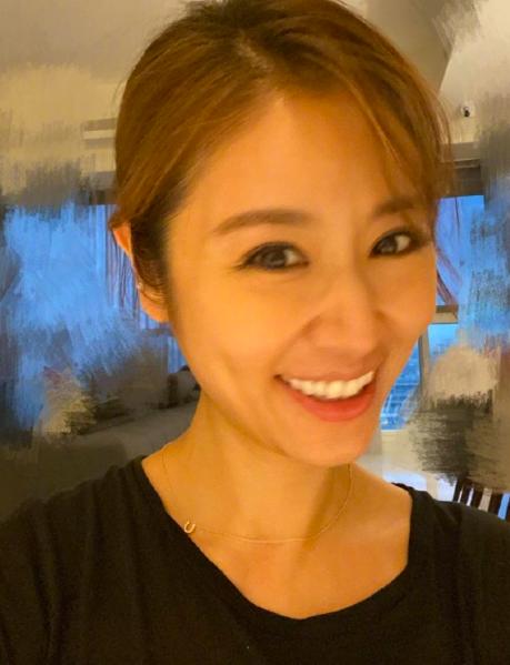 林心如胜诉名誉权案心情美丽,晒半脸素颜自拍状态超好!