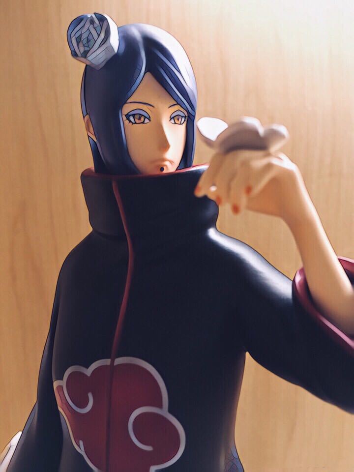 富二代炫耀小南手办,纯白蝴蝶在指尖萦绕,网友:熊孩子眼红了