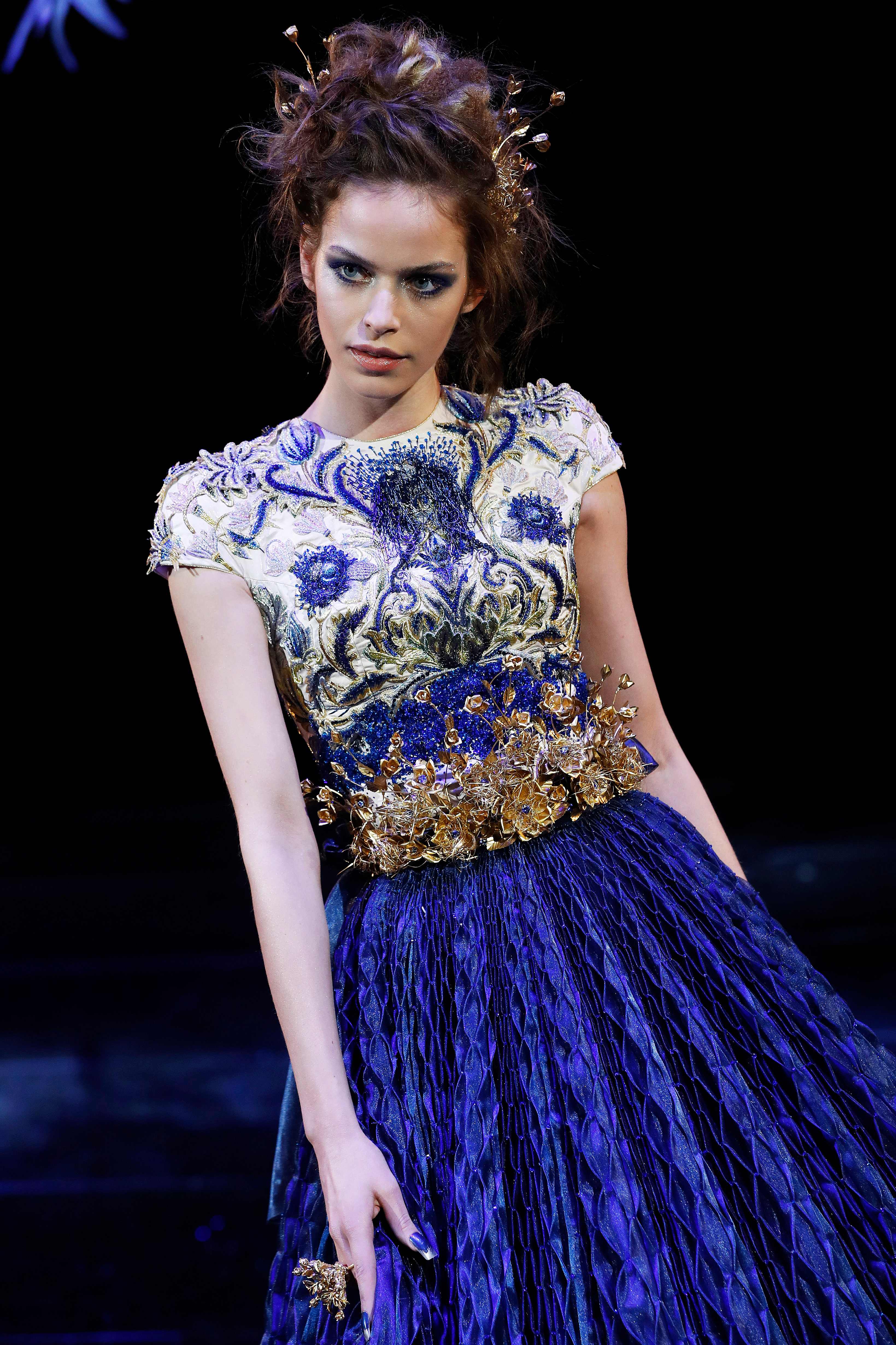 [29](外代二线)巴黎时装周:中国设计师郭培发布春夏高级定制新品