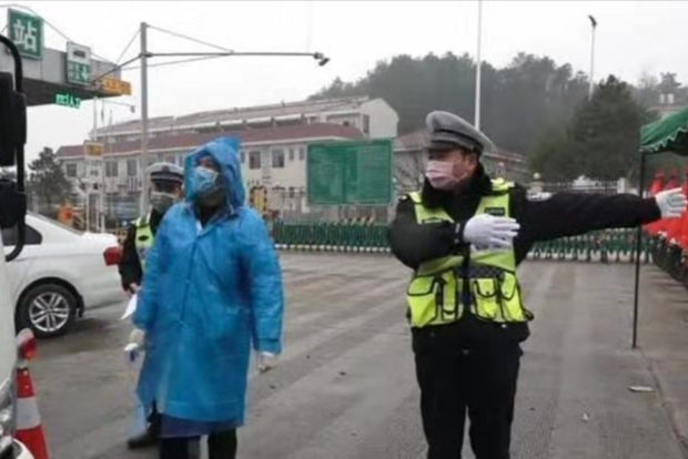 湖南衡阳县交警何定宇要求到疫情最前沿