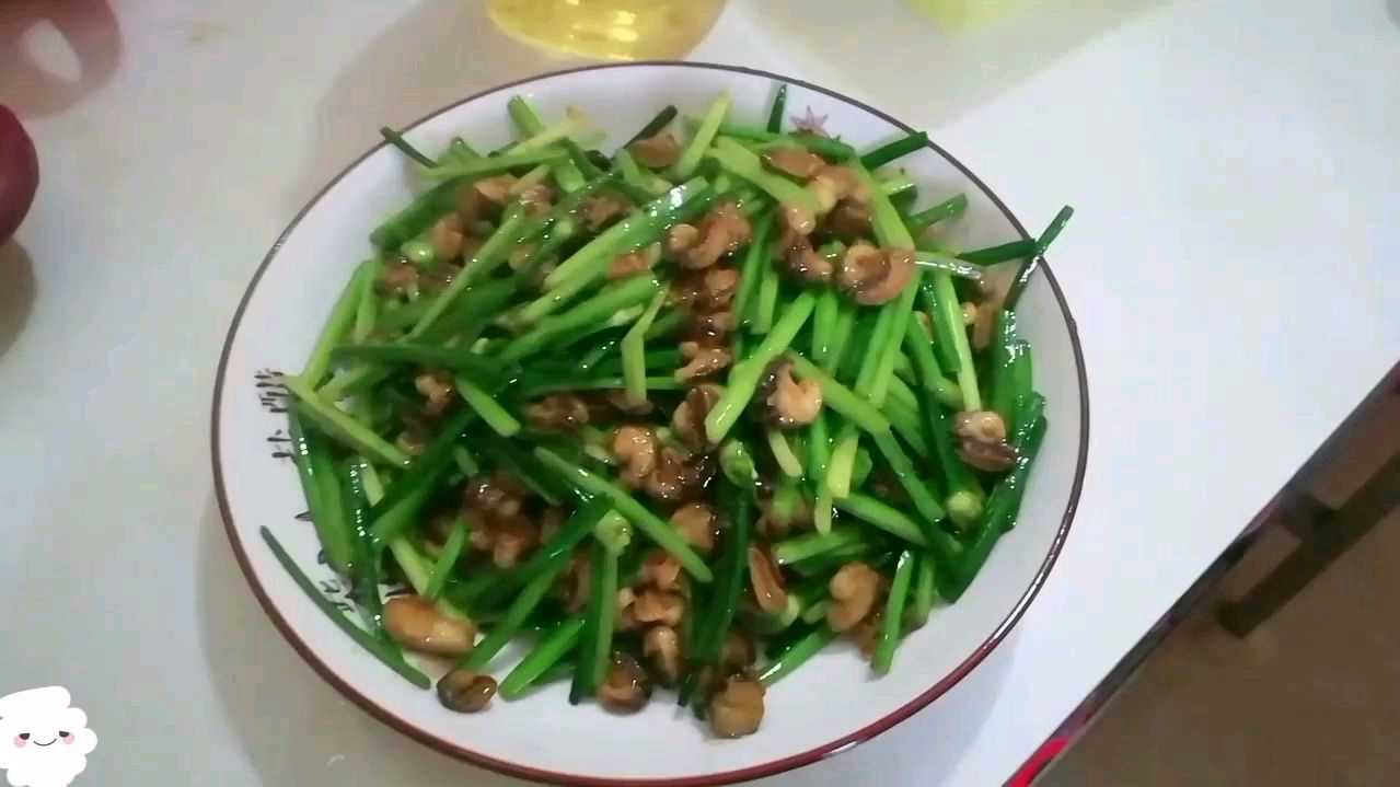 想吃海鲜吗?一道香喷喷韭菜花炒海螺做好了
