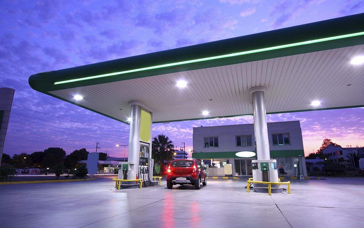 "私人"加油站,一"吨"汽油能赚多少钱?加油工说出了"真相"