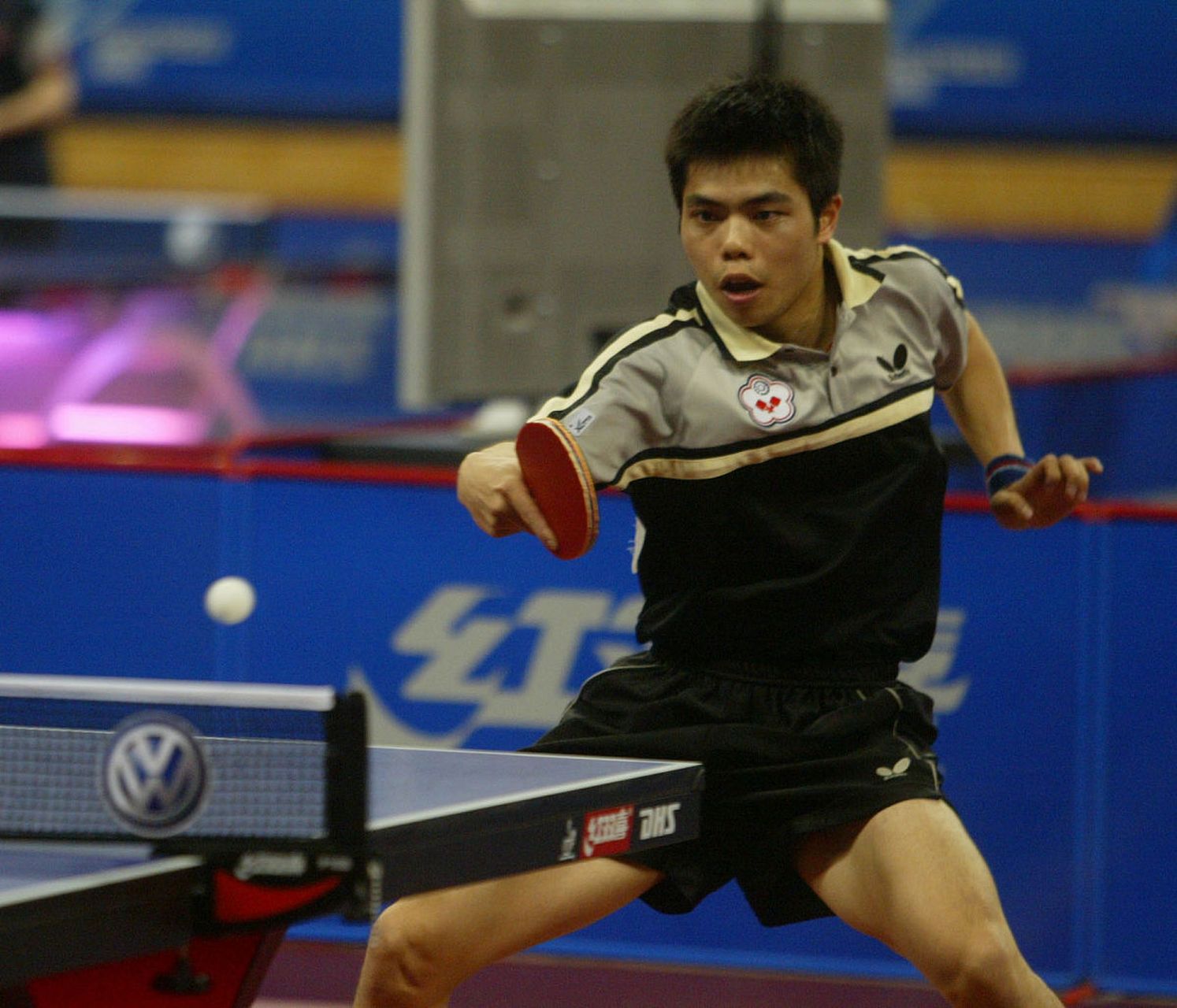 老将不易,世界冠军庄智渊一天三赛,单打"一轮游"