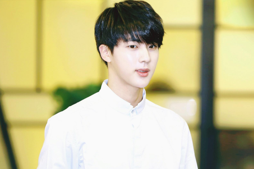 突然捡到一枚帅气的小哥哥,他的名字叫金硕珍,你们认识他吗?