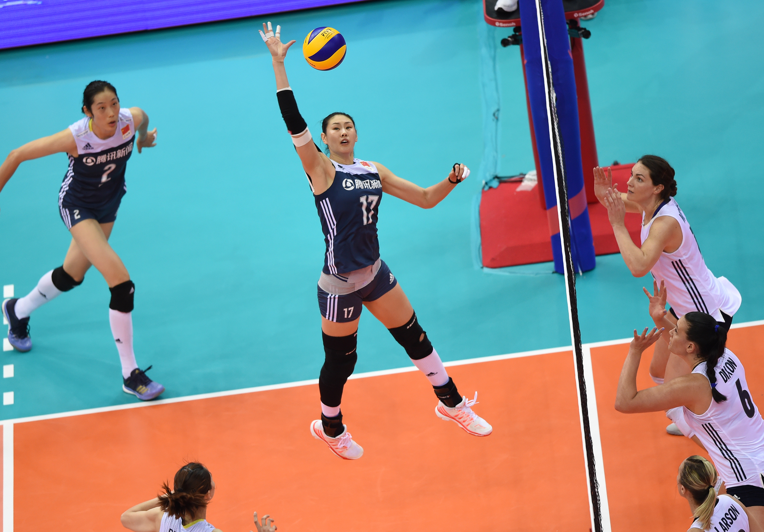 排球——世界女排联赛总决赛半决赛:中国对阵美国(11)