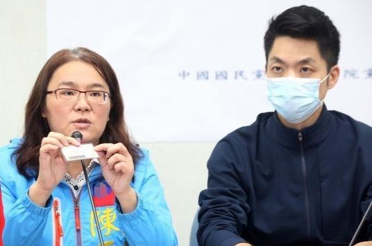 "金门不是台湾的一部分!"陈玉珍秀身份证,要苏贞昌下台