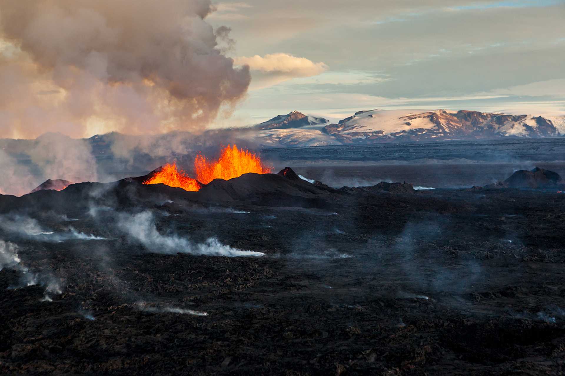 冰岛是一个火山岛国,其中最著名的火山是埃亚菲亚特拉火山.