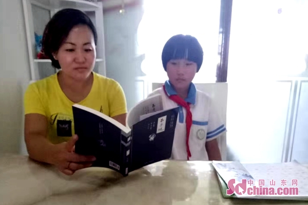 青岛女警魏秀辉:左手握右手笑着向前走 开心生活快乐工作