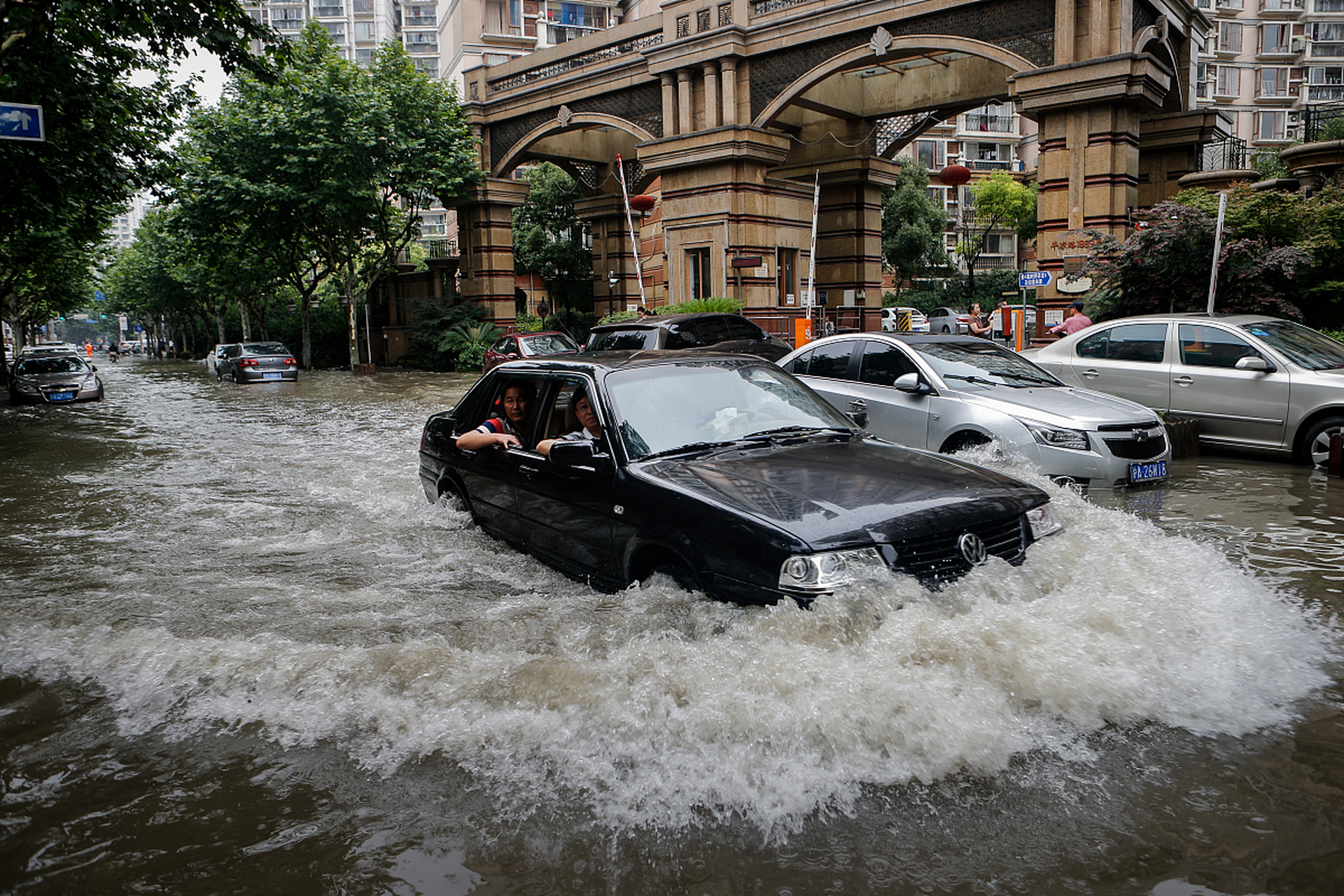 7月21日,上海遭遇强对流天气,短时间内出现了特大暴雨.