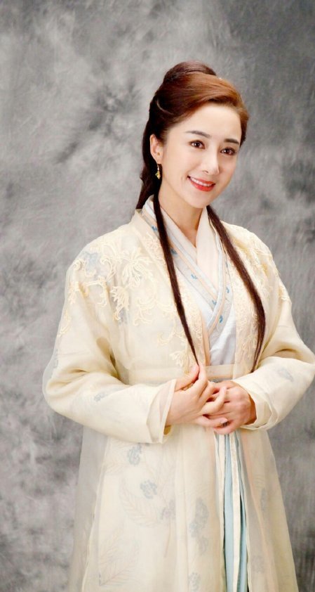 在《知否》里面有一个反派角色叫曼娘,她演的坏人深入人心.