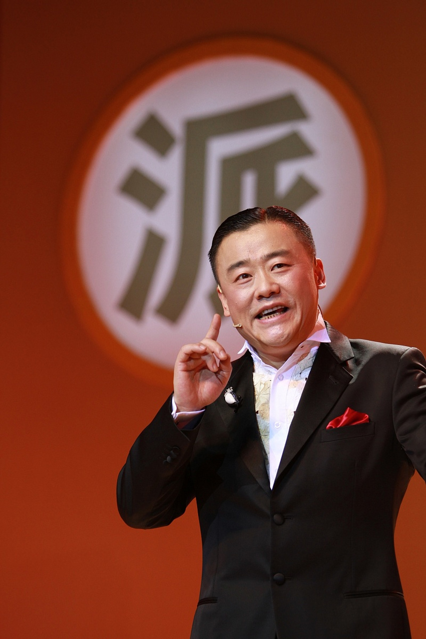 周立波最辉煌的时候,年收入6000万,每天吃3个海参,1盅燕窝,平日里最