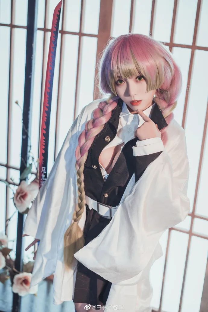 「动漫cos」鬼灭之刃 恋柱 身材好棒的小美女!