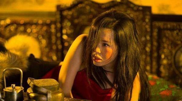 电影《智取威虎山》中,梁家辉在逃跑时为何带着余男?看完明白!