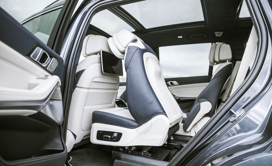 全新宝马x7好看的内饰