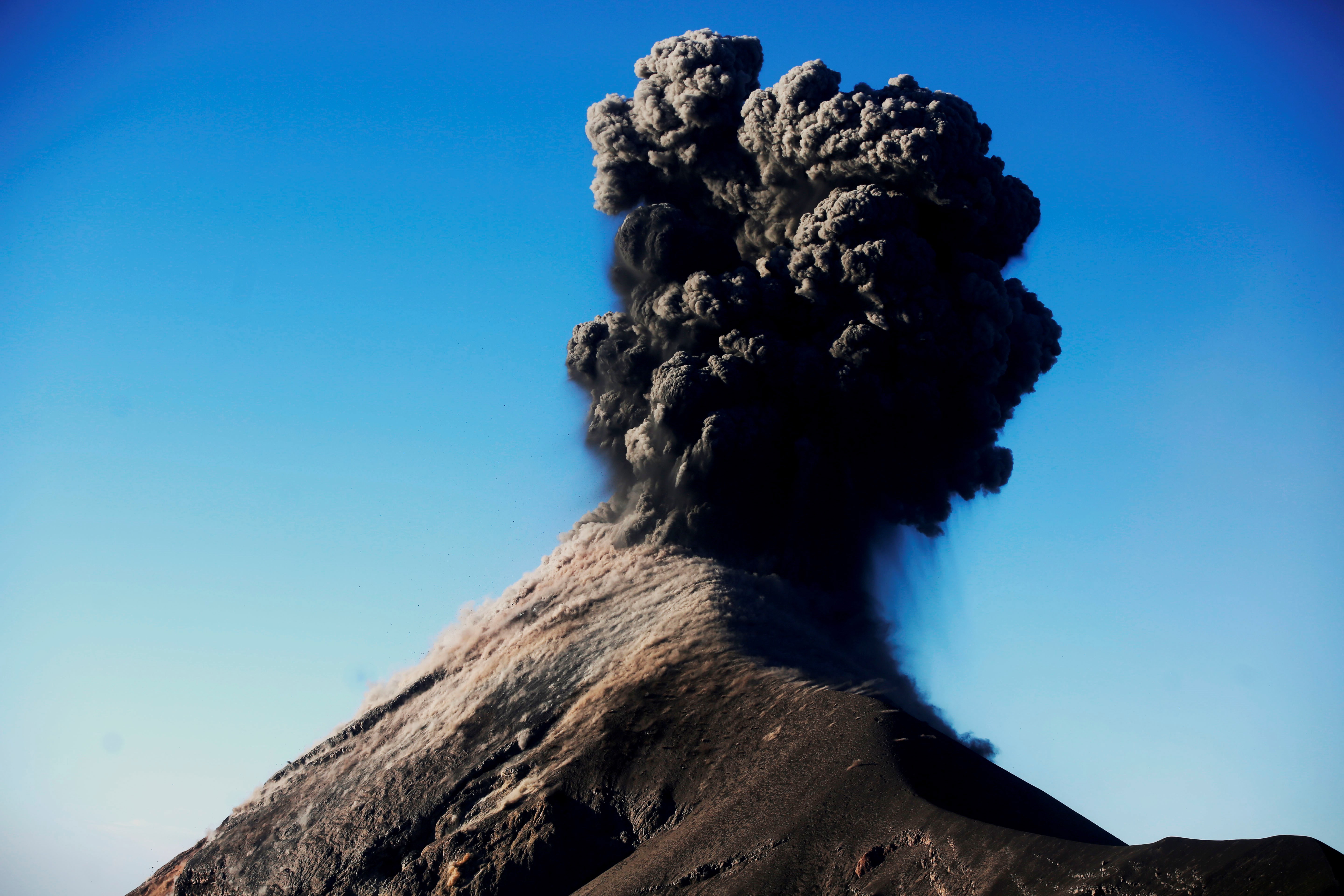 富埃戈火山喷发