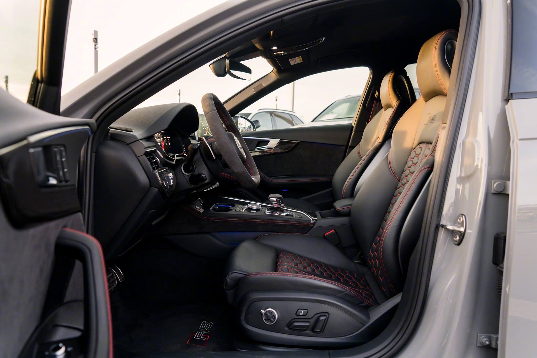 奥迪rs4小一号儿的超级买菜车