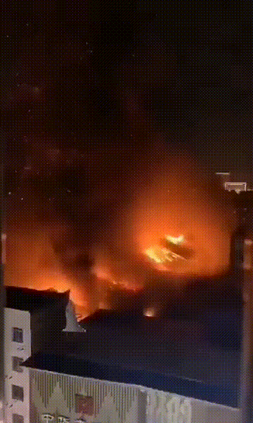 2月2日晚11时许,福建莆田市荔城区新街口城南市场发生火灾,现场浓烟