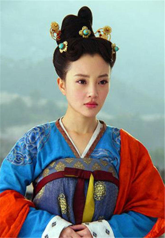 李小璐绝美古装造型,扮相甜美自然,活生生美人胚子一个