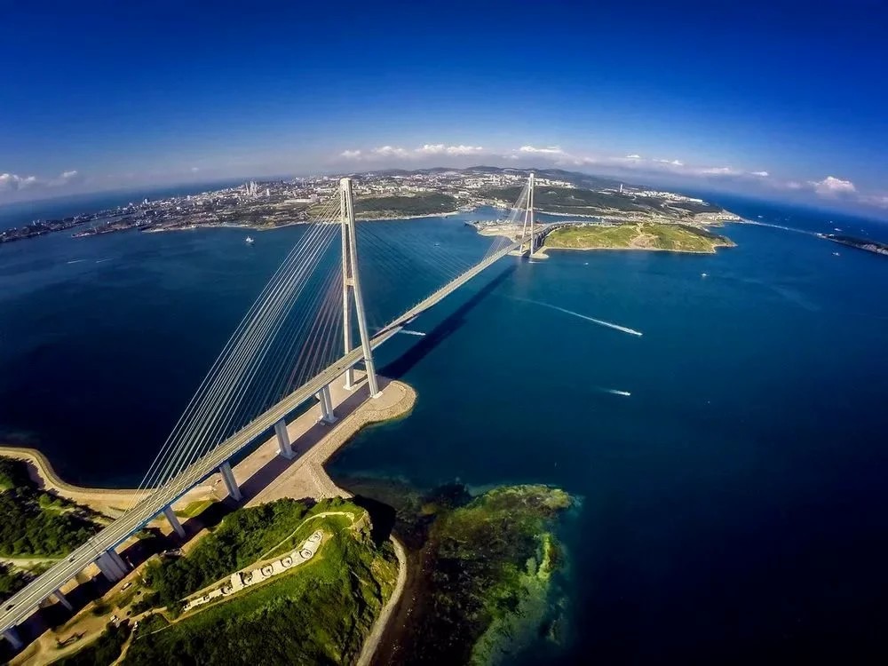 主跨1104米的海参崴俄罗斯岛大桥,排名世界第一,造价超10亿美元