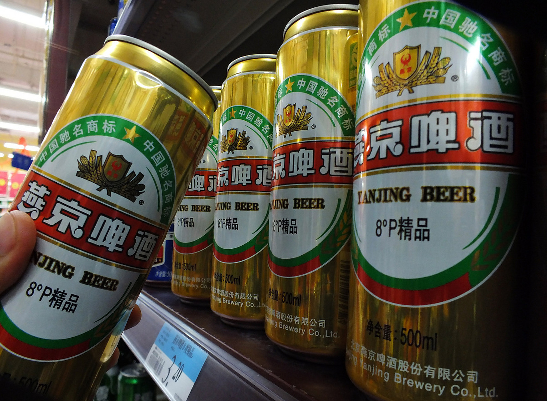 于是拿了一瓶就去付款,顺便问了一下老板娘,"三得利啤酒没有吗"?