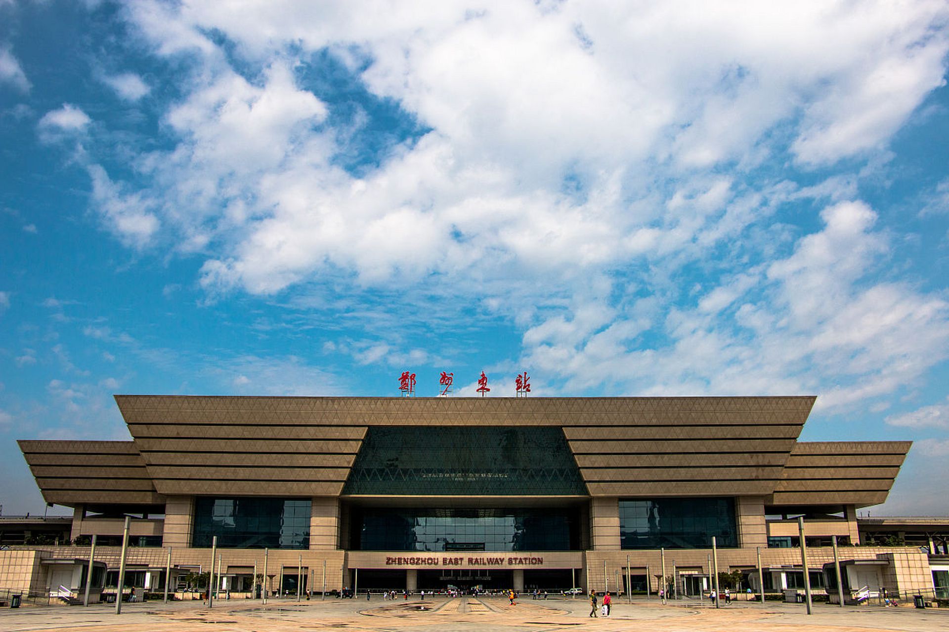 郑州是河南省的省会和政治,经济,文化中心,拥有着悠久而丰富的历史