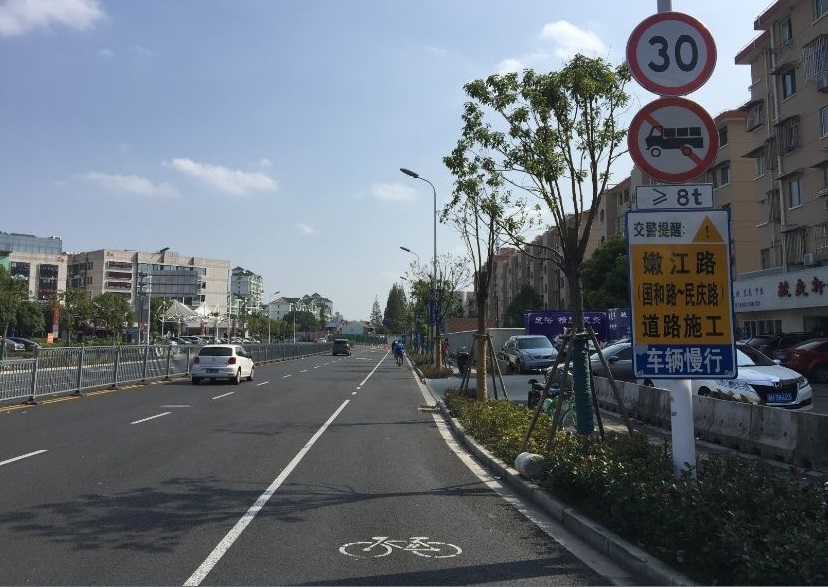 杨浦区的嫩江路和殷高东路基本贯通:西部直通上海地铁8号线站点