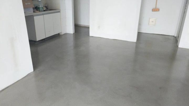 优点是光滑平整,缺点是缺少自然形成的肌理,不够高级!