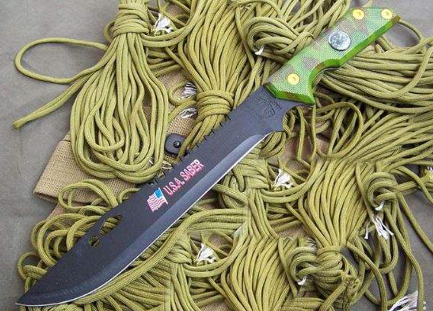 钢鹰战斗刀:是一款专门用来格斗的刀,做工很精细开锋